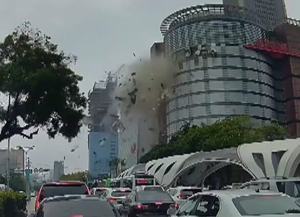 新光三越爆発4