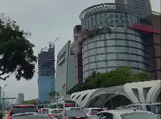 新光三越爆発1